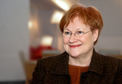 President Tarja Halonen menar att finlndarna med all rtt kan vara stolta ver att ha lyckats bygga upp en fackfreningsrrelse som str sig internationellt, och erbjuder arbetslshetskassa och andra stdfunktioner fr vardagen.