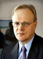 I Europa frsker man klmma t fackfreningsrrelsen under globaliseringsskynket, sger Lauri Ihalainen med syftning p den diskussion som bl.a. frts i Tyskland. Bl.a. p tyska Siemensfabrikerna har arbetstiden frlngts utan att lnerna hjts.