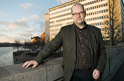 Jaakko Kiander ppekar att produktivitetsprogrammet och regionaliseringen str i konflikt med varandra. Att sprida statens arbetsplatser till regionerna gr inte ihop med kraven p effektivering. Foto: HELI SAARELA