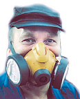 Bakom masken Pertti Toukonen. Foto: MATTI YLIROTU