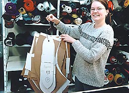 Svårt att avancera, tycker Krista Savolainen, yngst i gänget. Foto: MATTI YLIROTU