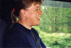 Irja Loisi vid ratten. Foto: HILKKA JUKARAINEN
