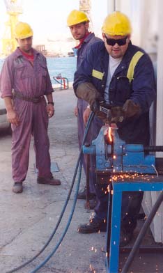 Vince Formosa skr plt men jobb r det knappt om fr hans arbetskamrater. Foto: INGEGERD EKSTRAND