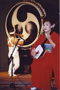 ppningsceremonin p FFI-kongressen i Miyazaki i Japan hade lokalfrg. Foto: EERO KOSONEN