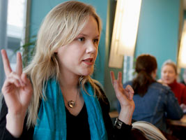 Anna-Reetta Korhonen frn gruppen Prekariaatti.org  Foto: PATRIK LINDSTRM