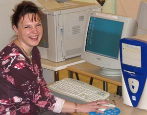 Webbkafet Majakka i Kouvola ger medlemskapet i facket ett mervrde. Fackavdelningarna erbjuder sina medlemmar gratis tilltrde till internet och e-post i kafet, berttar Katja Airaksinen. Foto: ILMO PIETARINEN