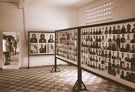 Fotografier av de rda khmerernas offer finns dokumenterade i Tuol Slengs tortyrmuseumi Phnom Penh. Foto: HENRIK HELENIUS