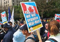 Det amerikanska livsmedels- och handelsfacket arrangerade stora demonstrationer fr sina kanadensiska kolleger. Dessa tvingades gra rttssak av rtten att organisera sig fackligt. Foto: UFCW