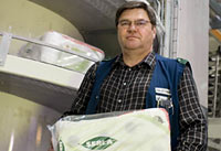 Huvudfrtroendeman Timo Virtanen har haft brda tider, ocks vid frhandlingsbordet. Senast gllde det att hlla kvar kompakt pappret p orten. Foto: HELI SAARELA