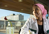 Laboranten Nura Farah vill f bort frdomarna mot invandrare. Foto: HELI SAARELA