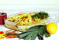 Lasagnen har dekorerats med bladen frn bladselleri och dill. Foto: MATTI YLIROTU