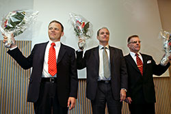 Frbundets ledning omvaldes enhlligt, fr.v. Matti Harjuniemi, Kysti Suokas och Rauno Kurki. Kongressen understrk att Byggnadsfrbundet br fortstta som sjlvstndigt frbund och inte g med i industrins storfrbund TEAM. Foto: TUULIKKI HOLOPAINEN