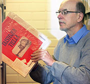 Pekka Gronow behrskar den finlndska skivskatten, dr man ocks kan finna de gamla arbetarsngerna. Foto: TUULIKKI HOLOPAINEN