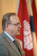Ordfrande Lauri Ihalainen presenterade det sexpunktsprogram han ritat upp fr att frbttra de deltidsanstlldas, hyrarbetarnas och de visstidsanstlldas situation i samhllet. Foto: TUULIKKI HOLOPAINEN