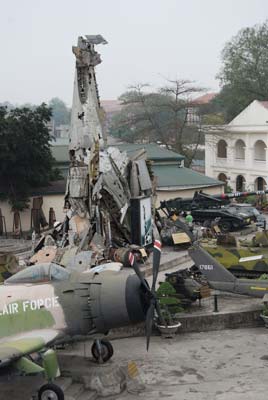 Krigsmuseet i Hanoi minner om det som var vardag i Vietnam fr knappa fyrtio r sedan. Foto: WoldReport/LEIF HANSSON