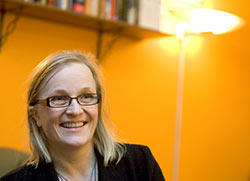 – Jmsides med viljan att trygga de ekonomiska frutsttningarna fr konstnrligt arbete dr social trygghet ofta saknas, borde man mna om begrepp som kritisk diskussion, solidaritet och utopier, framhller dramaturgen Marina Meinander. Foto: PATRIK LINDSTRM