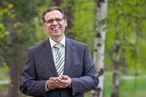 Lauri Lyly var strlande glad ver att ha valts till ordfrande fr FFC. Glad var han ocks ver att kampen mellan de tre kandidaterna varit ytterst saklig. Foto: TUULIKKI HOLOPAINEN