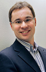 Nikolas Elomaa kom till FFC 2006 frn Servicefacket PAM dr han var ansvarig avtalssekreterare och lnesekreterare. Till utbildningen r han jur.kand. Foto: PATRIK LINDSTRM