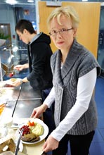 – Vi har frgat runt p matbarerna vid de stora vgarna vad de serverar chauffrerna. Svaret r att "vi serverar karlamat", vilket r det samma som stora portioner fet mat och snabbt, berttar Laitinen. Foto: HARRI NURMINEN