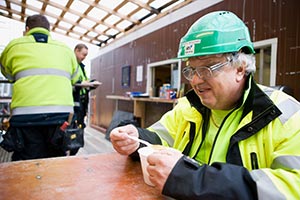 – Maten r god och det finns tillrckligt med alternativ, sger arbetarskyddsfullmktige Pertti Ratilainen. Han r njd med kioskens utbud. Foto: ISMO HENTTONEN