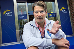 - Vi lyckades ppna dialogen om omstllningsskyddet, kostaterar Dennis finnberg, huvudfrtroendeman i Hang hamn. Foto: TUULIKKI HOLOPAINEN