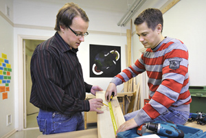 Verksamhetsledare Peter Kallio och ungdomslotsen Jonas Ehrman. Foto: Johannes Tervo