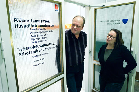I Borg delar huvudfrtroendemnnen och arbetarskyddsfullmktige kontorslokal. Sune Forss frn JHL och Anne Saarvo frn Jyty samarbetar mycket. Foto: Patrik Lindstrm